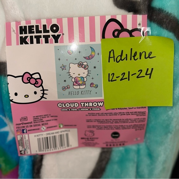 Hello Kitty - Dream and Sparkle Cloud Throw - Picture 2 of 2